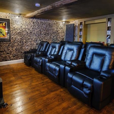 Huge Deluxe 600 Year Old Essex Manor, Hot Tub, Cinema Room, Sky Tv Saffron Walden Exterior photo