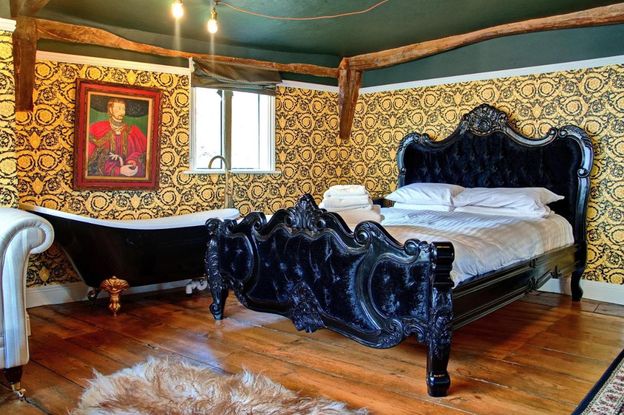 Huge Deluxe 600 Year Old Essex Manor, Hot Tub, Cinema Room, Sky Tv Saffron Walden Exterior photo