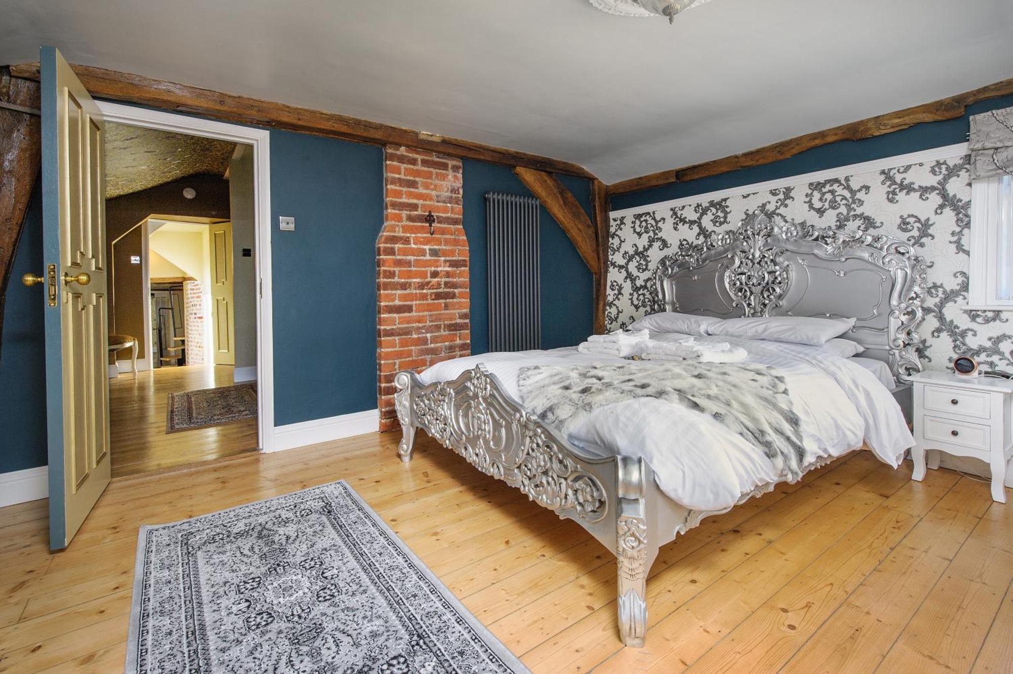 Huge Deluxe 600 Year Old Essex Manor, Hot Tub, Cinema Room, Sky Tv Saffron Walden Exterior photo