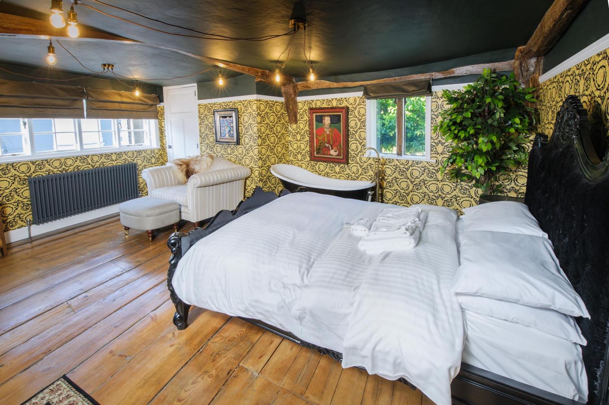 Huge Deluxe 600 Year Old Essex Manor, Hot Tub, Cinema Room, Sky Tv Saffron Walden Exterior photo