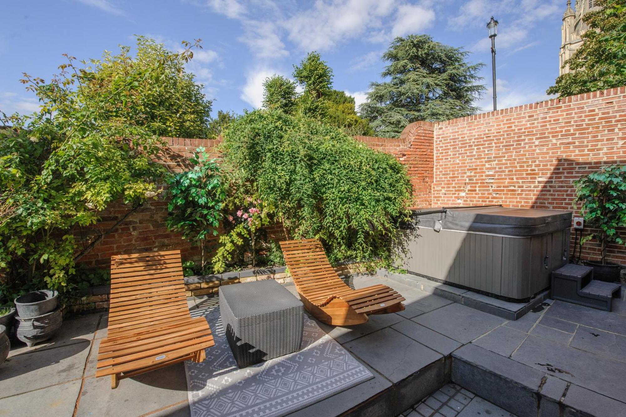 Huge Deluxe 600 Year Old Essex Manor, Hot Tub, Cinema Room, Sky Tv Saffron Walden Exterior photo