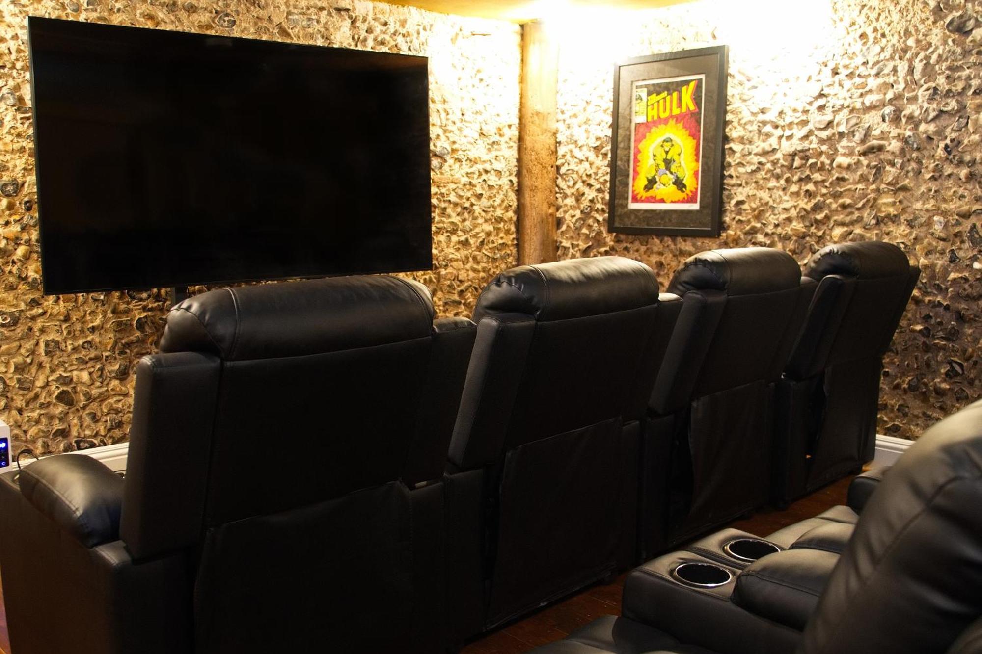 Huge Deluxe 600 Year Old Essex Manor, Hot Tub, Cinema Room, Sky Tv Saffron Walden Exterior photo