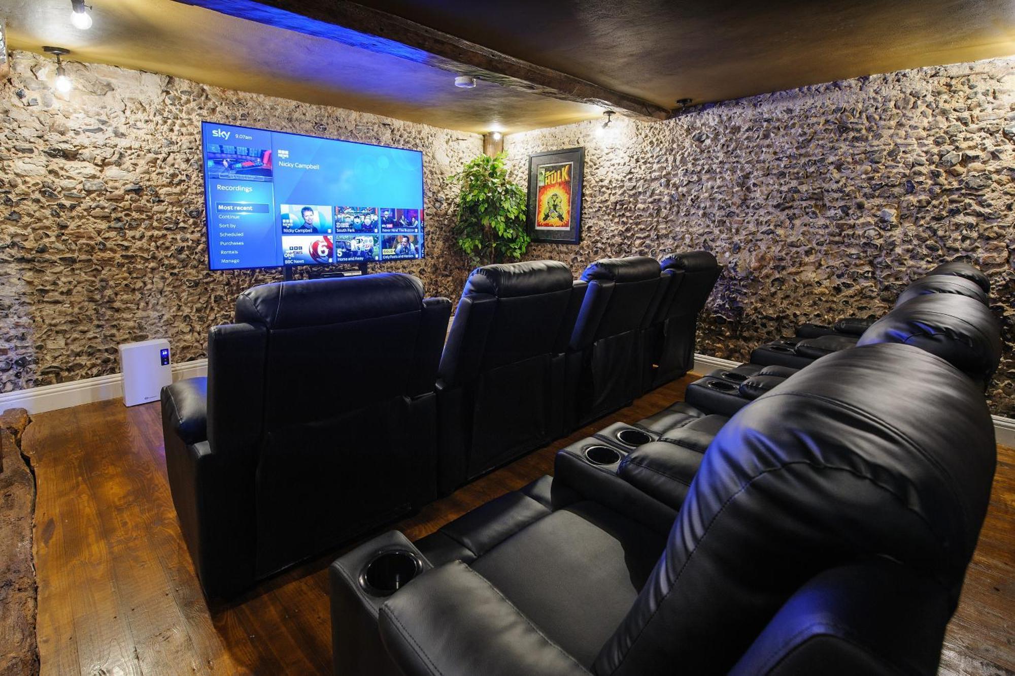 Huge Deluxe 600 Year Old Essex Manor, Hot Tub, Cinema Room, Sky Tv Saffron Walden Exterior photo