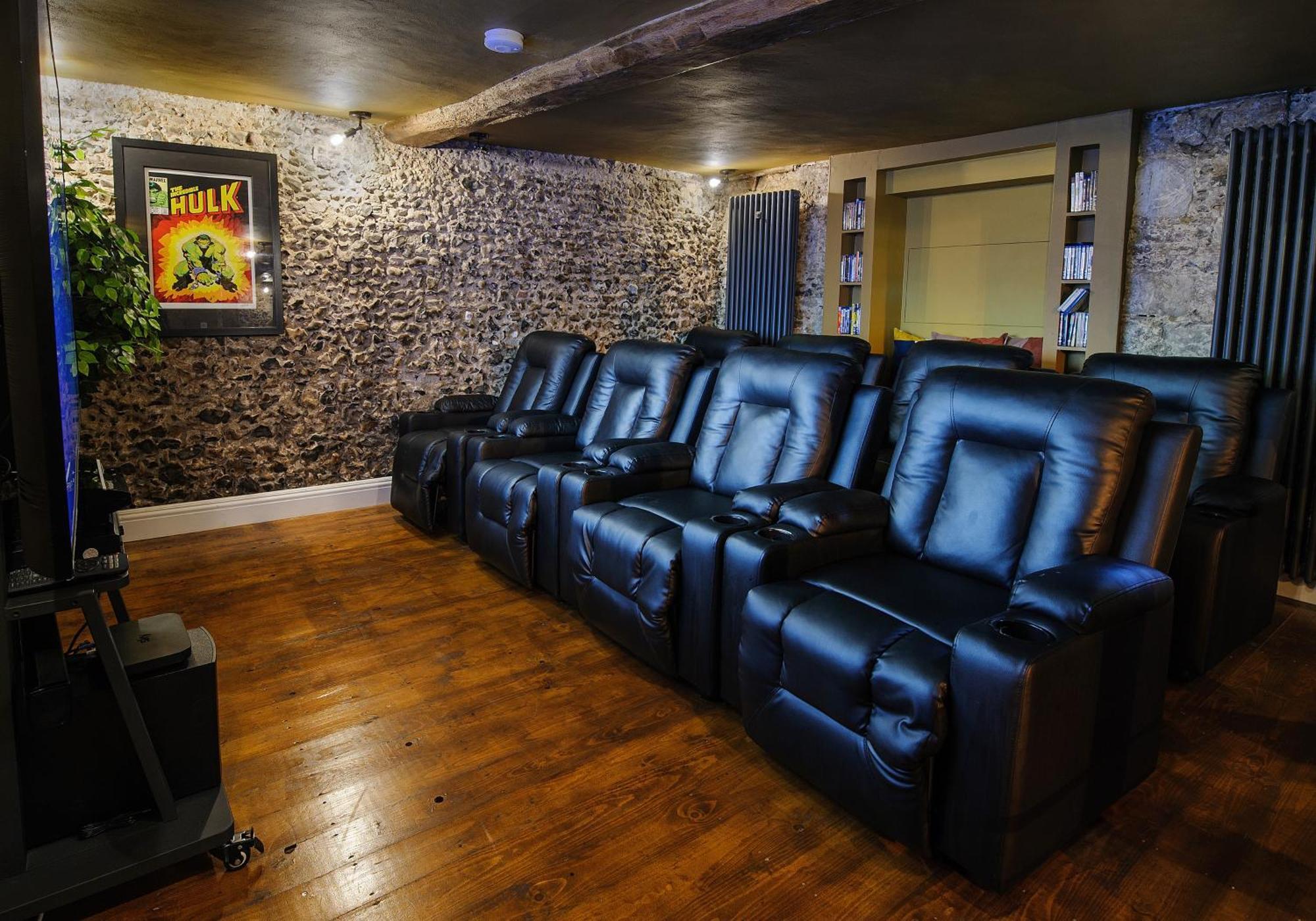 Huge Deluxe 600 Year Old Essex Manor, Hot Tub, Cinema Room, Sky Tv Saffron Walden Exterior photo